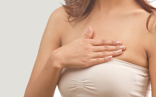 Nếu quan tâm đến ngực mình, chị em đừng bỏ qua những dấu hiệu này